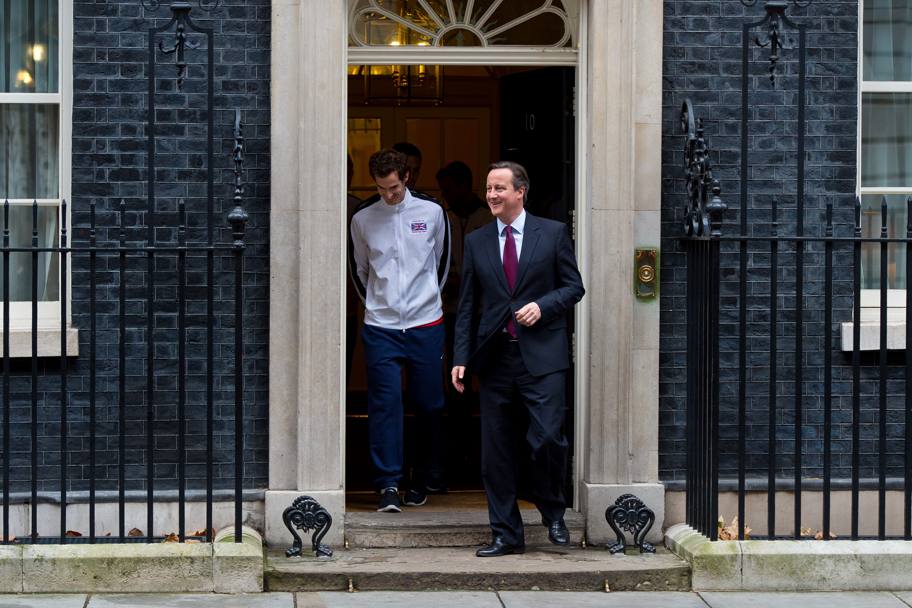 Eccolo all&#39;uscita della residenza del Premier britannico, David Cameron
